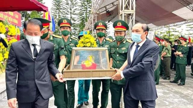 Hà Tĩnh: Trọng thể an táng 11 hài cốt liệt sĩ quân tình nguyện hy sinh tại Lào về với đất mẹ