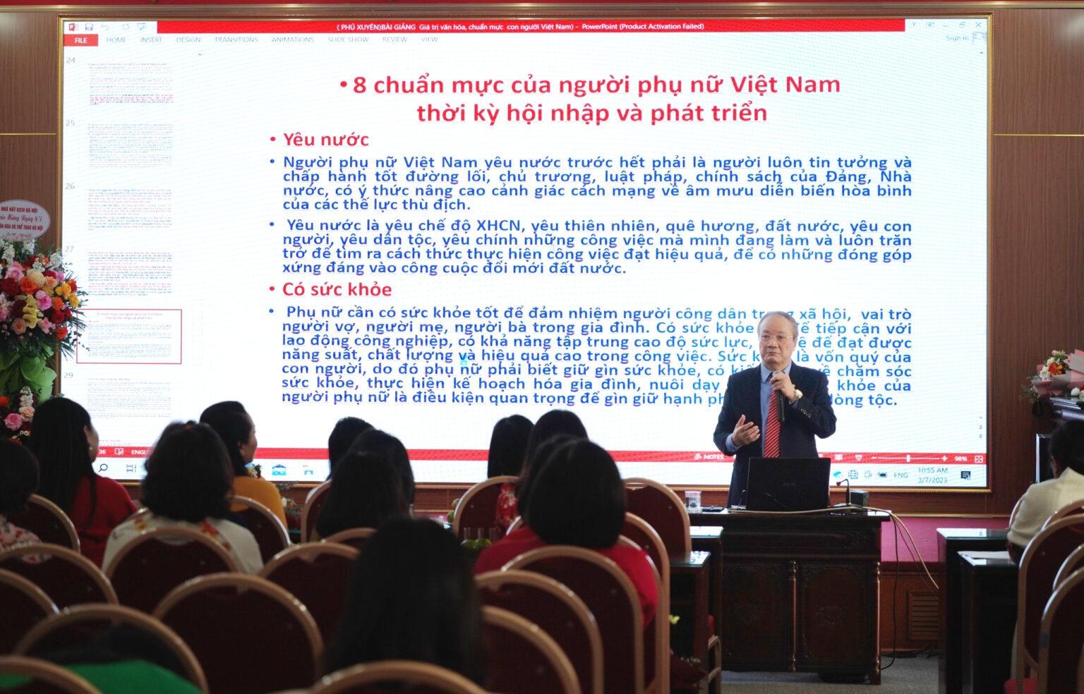 Quan tâm, chăm lo nữ cán bộ, công nhân viên chức, người lao động dịp 8/3