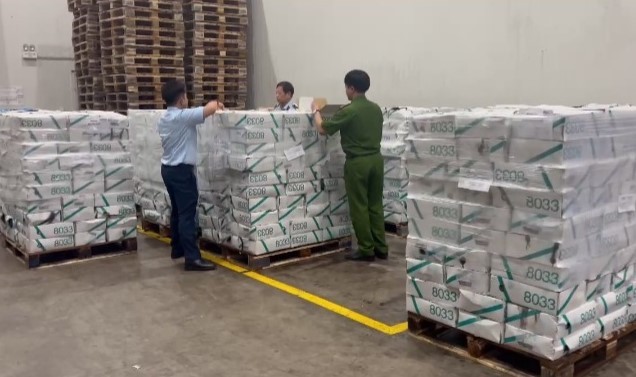 Huyện Mê Linh (Hà Nội): Phát hiện 11,9 tấn dạ dày lợn đông lạnh nghi nhập lậu