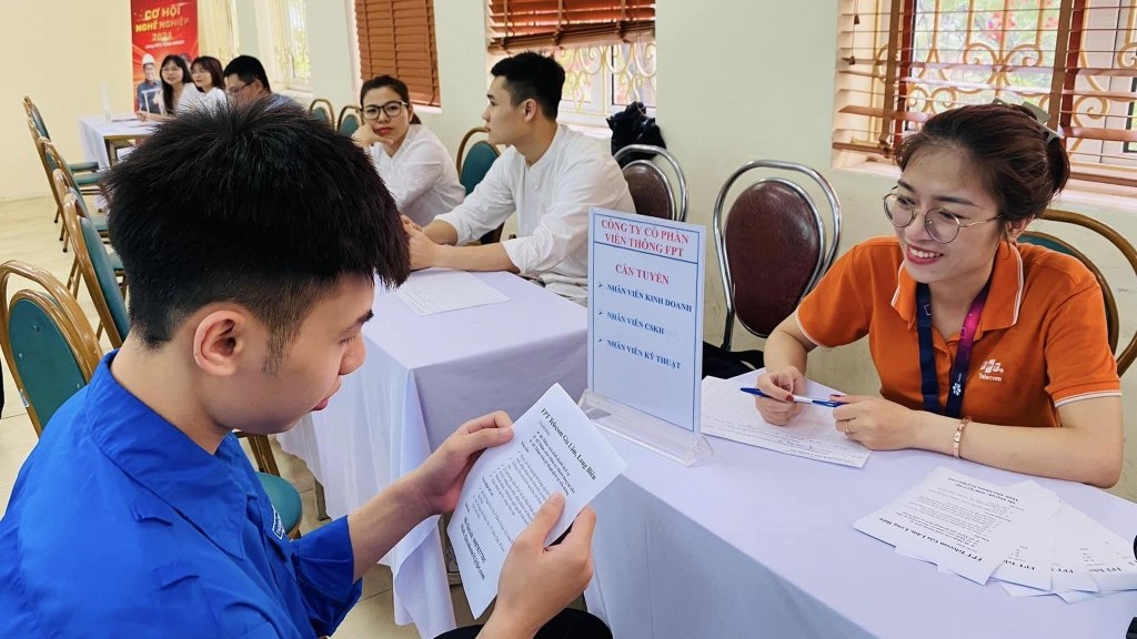 Hơn 1.600 cơ hội việc làm tại Phiên giao dịch việc làm lưu động huyện Gia Lâm