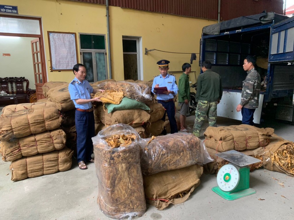 Lạng Sơn: Phát hiện 14,5 tấn nguyên liệu thuốc lá không rõ nguồn gốc xuất xứ