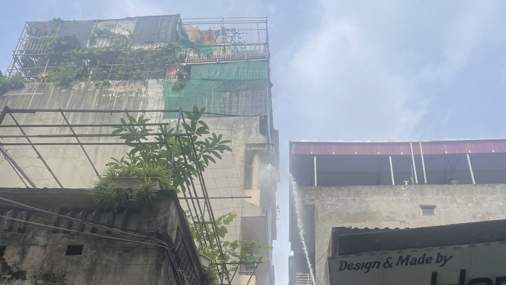 Kịp thời dập tắt đám cháy tại phường Láng Thượng