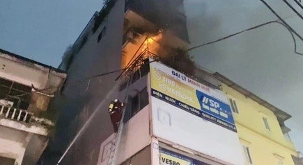 4 người chết trong vụ cháy nhà ở phố Định Công Hạ