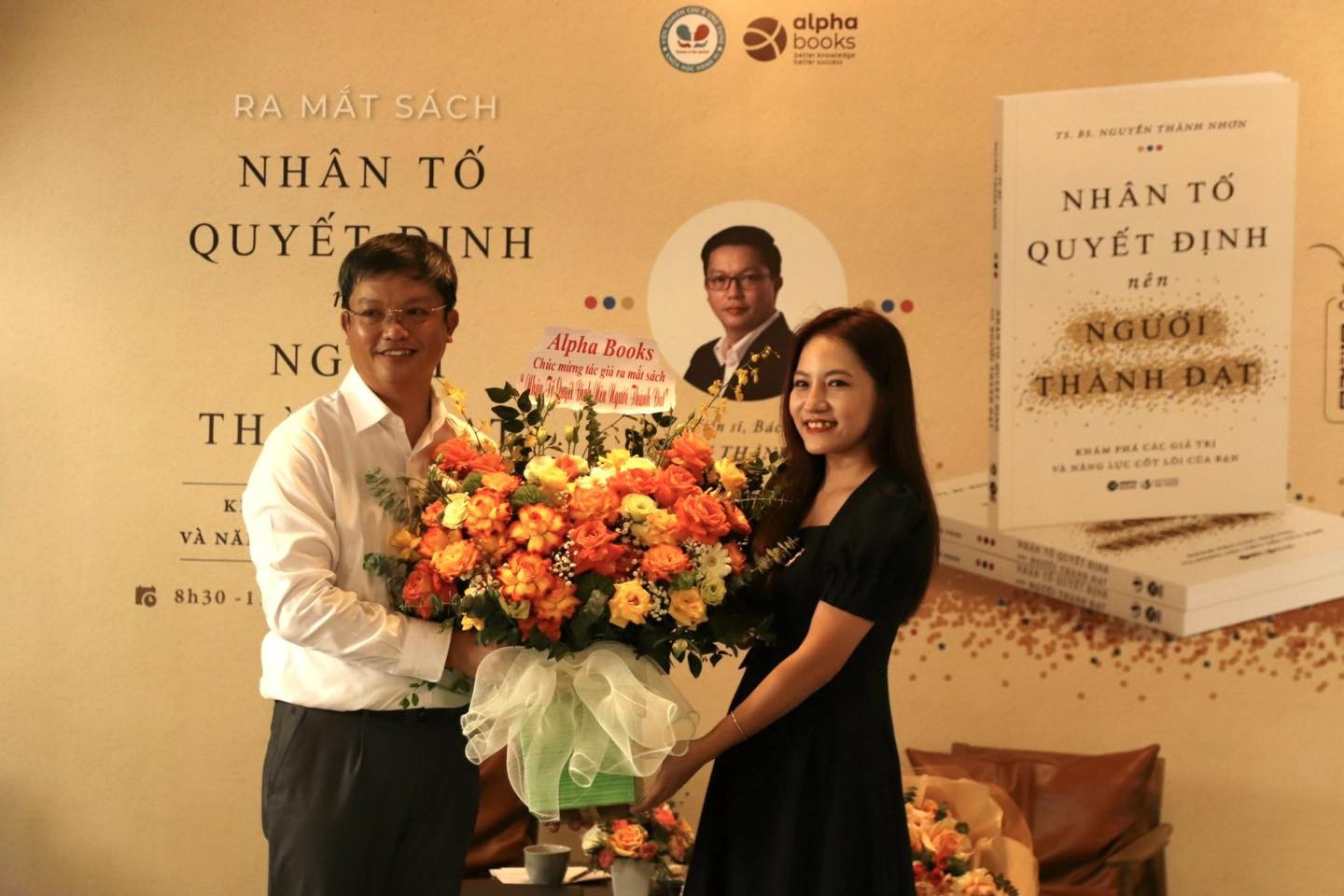 TS.BS Nguyễn Thành Nhơn ra mắt sách "Nhân tố quyết định nên người thành đạt"