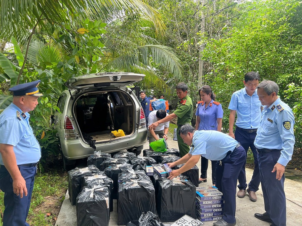 Cần Thơ: Thu giữ hơn 6.000 bao thuốc lá Hero và Jet nhập lậu