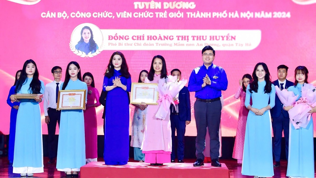 Thành đoàn Hà Nội tuyên dương cán bộ công chức, viên chức trẻ xuất sắc