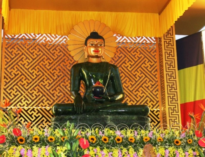 Trưng bày tượng Phật bằng ngọc hòa bình thế giới tại Quảng Bình