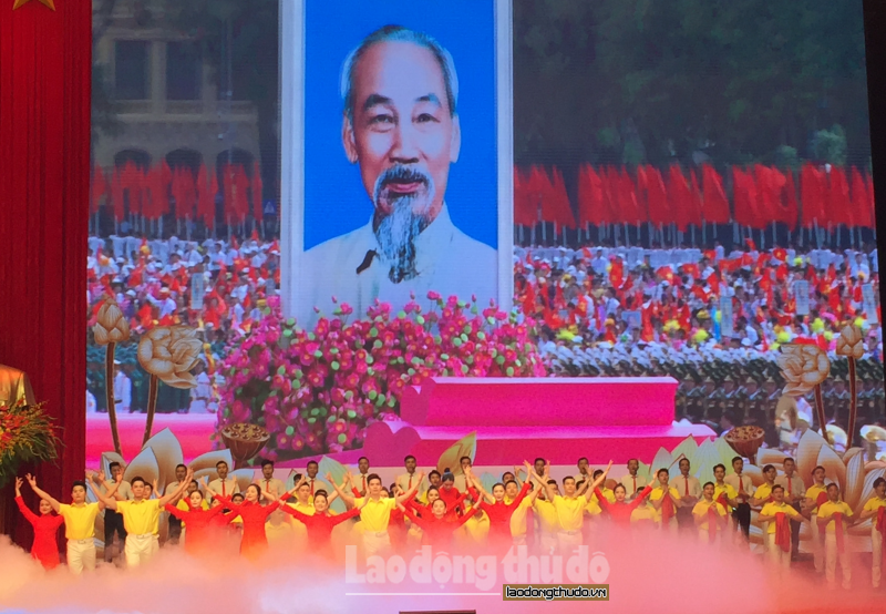Chương trình nghệ thuật Kỷ niệm 130 năm Ngày sinh Chủ tịch Hồ Chí Minh