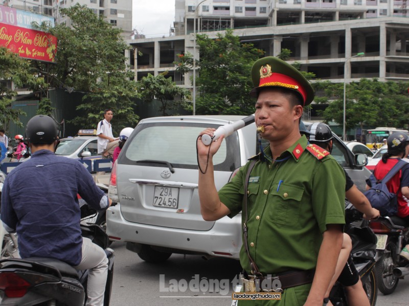 ha noi tiep suc cho cac sy tu co mot mua thi an toan