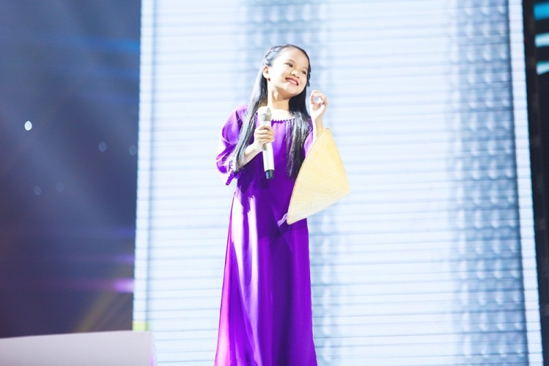 xuat hien co be dan ca xu hue lam tan chay ca san khau the voice kids 2018