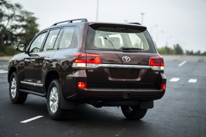 Toyota Land Cruiser 2015 giá 2,825 tỷ