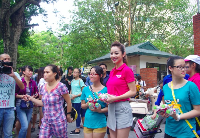 Hoa hậu Jennifer Phạm và MC Phan Anh đồng hành cùng “Giải cứu mùa hè“