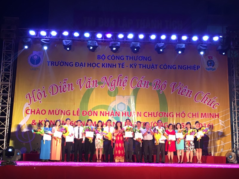 200 dien vien tham gia hoi dien van nghe truong dai hoc kinh te ktcn