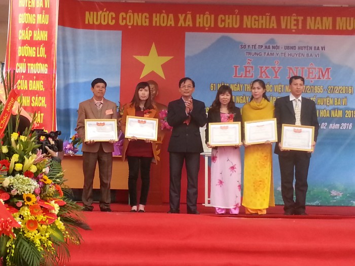 Trung tâm y tế huyện Ba Vì đón nhận danh hiệu Cơ quan đạt chuẩn văn hoá