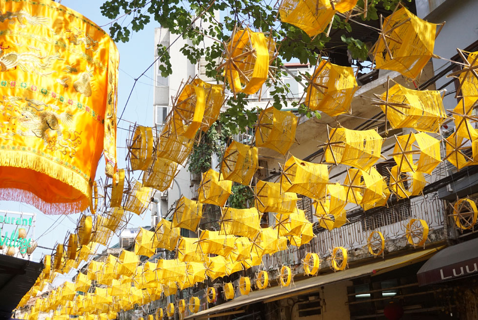 pho co ha noi ruc sac vang ong cua hang tram guong quay to