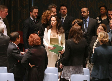Angelina Jolie xinh đẹp và tự tin trên ghế đại biểu LHQ