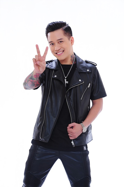 Tuấn Hưng đang là HLV The Voice 2015