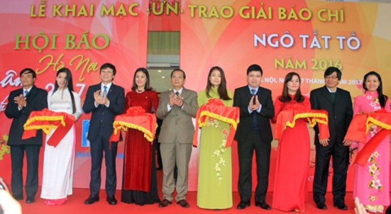 khai mac hoi bao xuan dinh dau ha noi nam 2017