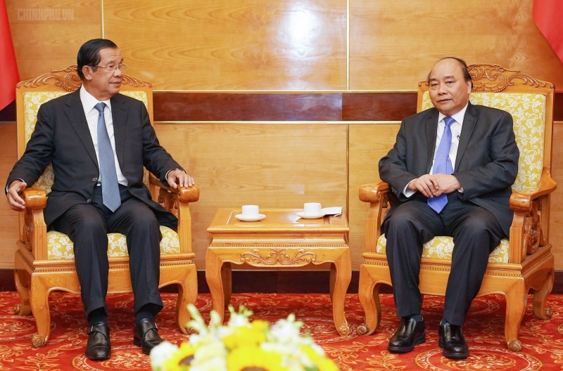 Thủ tướng Nguyễn Xuân Phúc tiếp thân mật lãnh đạo Campuchia và Lào