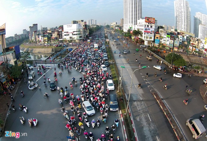 Cầu vượt trăm tỷ thành nút thắt gây ùn tắc giao thông