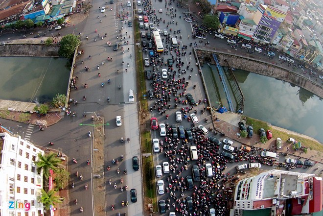 Cầu vượt trăm tỷ thành nút thắt gây ùn tắc giao thông