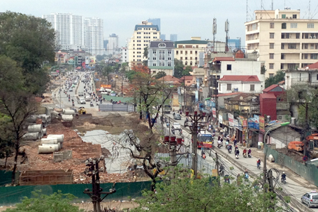 Đường Trường Chinh đi cong về phía Nam đoạn qua Quân chủng Phòng không - Không quân