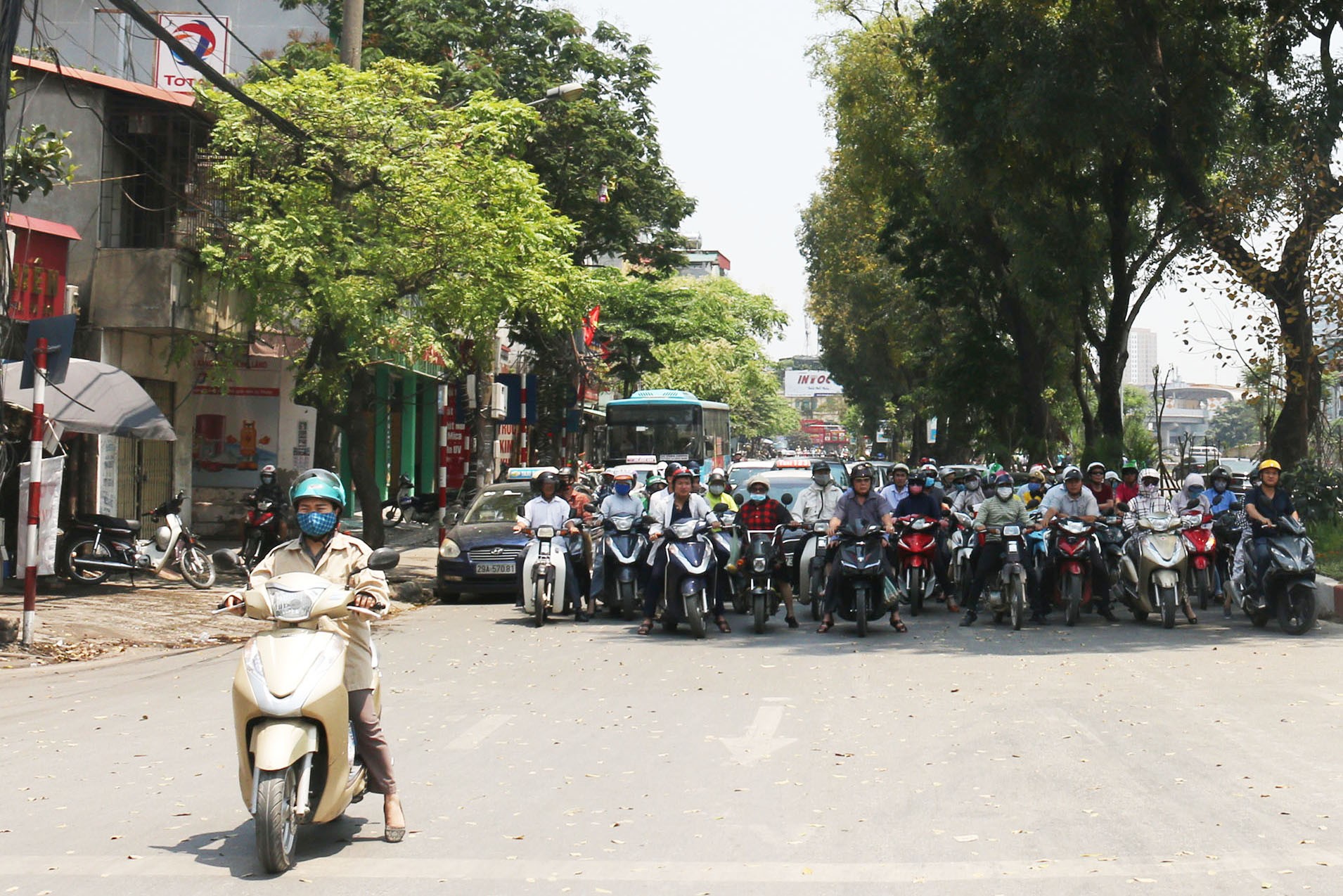 nguoi dan thu do tron nang ra sao trong luc cho den do