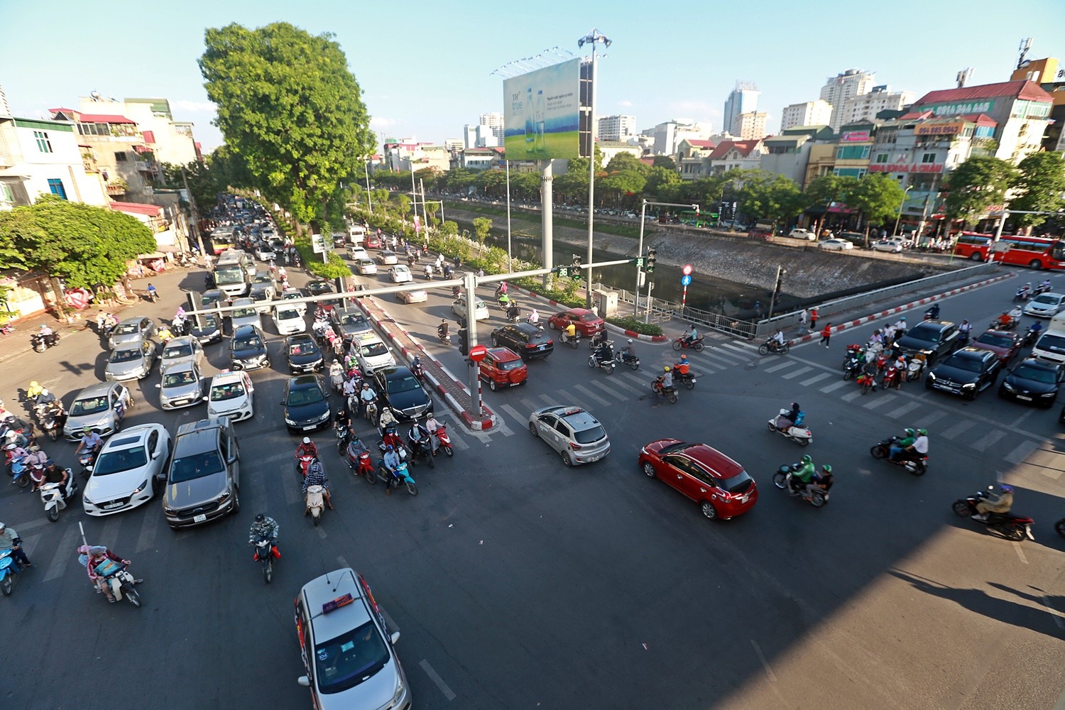 nhung diem den un tac giao thong dang duoc tp ha noi len phuong an xu ly