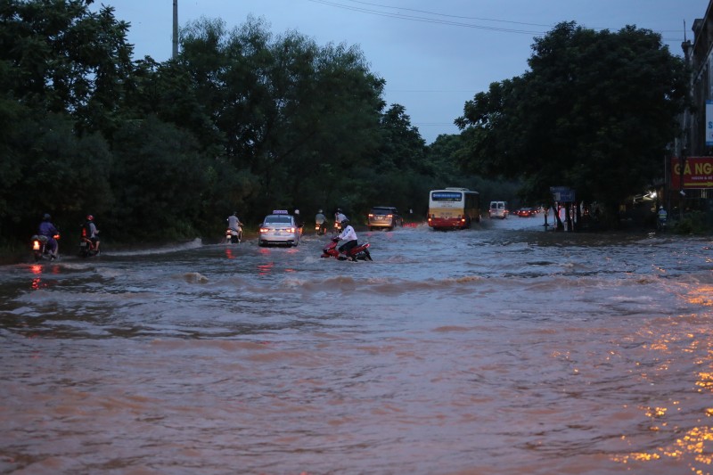 ha noi dai lo thang long van bi ngap nuoc