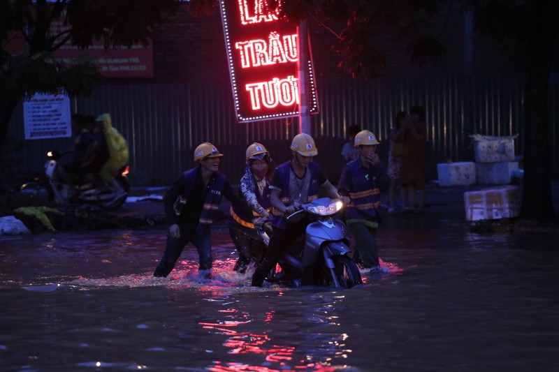 ha noi dai lo thang long van bi ngap nuoc