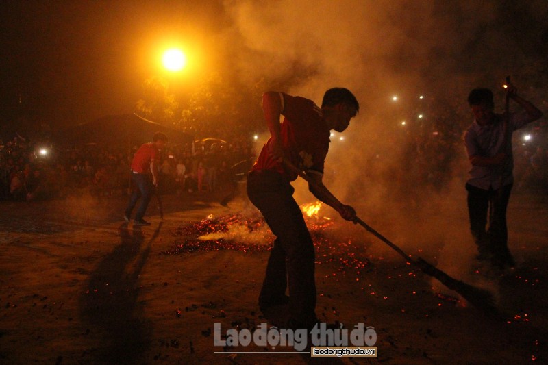 doc dao le hoi nhay lua cua nguoi dao