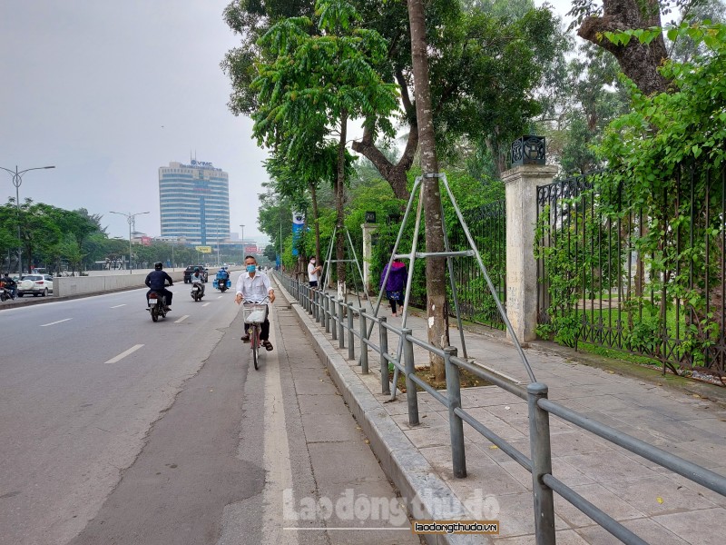 dang bao dong boi duong pho dong duc trong ngay thu 10 thuc hien cach ly xa hoi