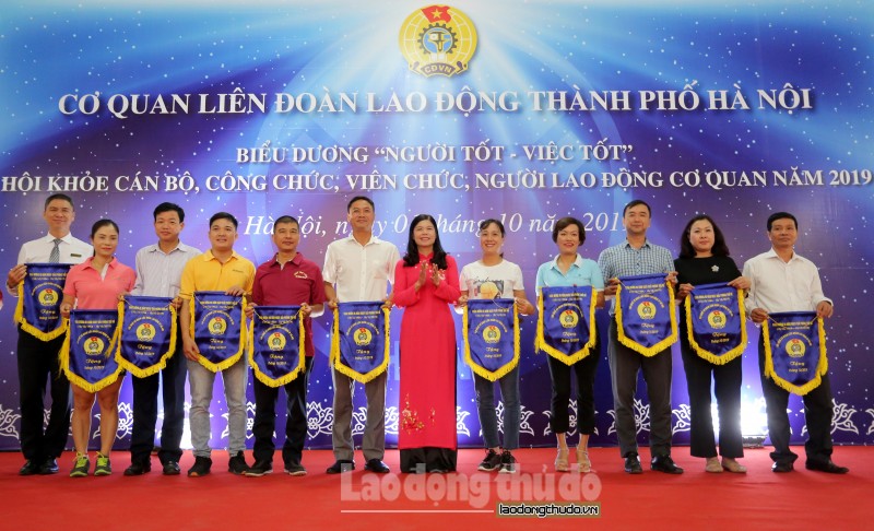 bieu duong 32 nguoi tot viec tot va hoi khoe cong nhan vien chuc lao dong nam 2019