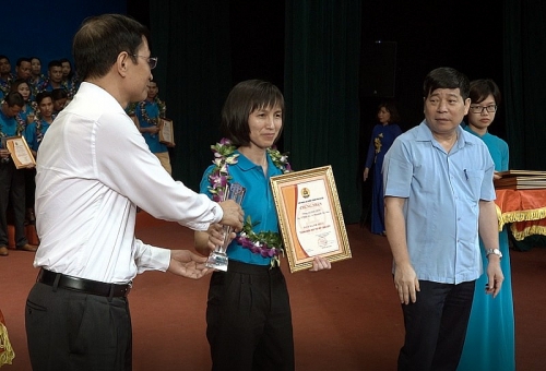 dam thi ha nguoi cong nhan gioi khong ngung phan dau