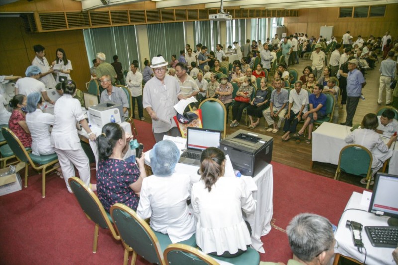 gan 400 nguoi dan duoc kham tu van va phat thuoc mien phi