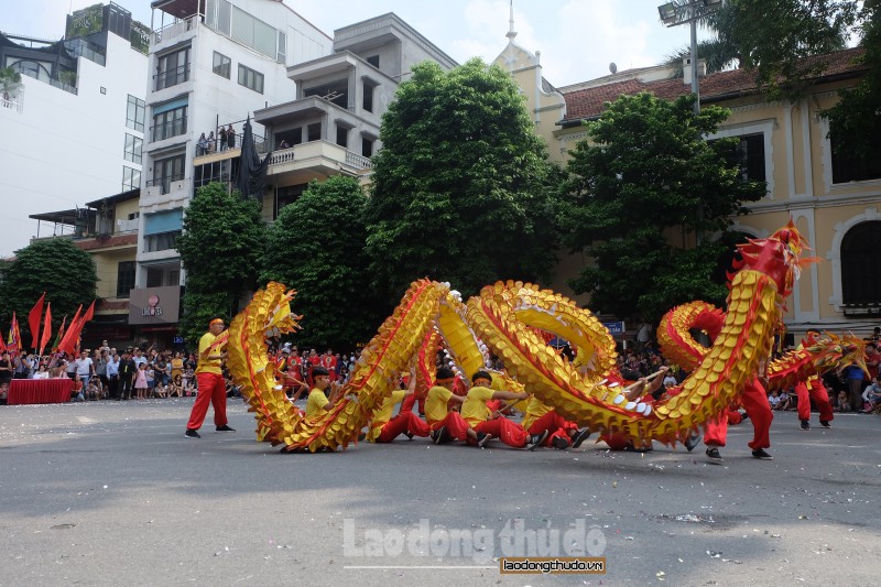 tung bung lien hoan mua rong ha noi 2019