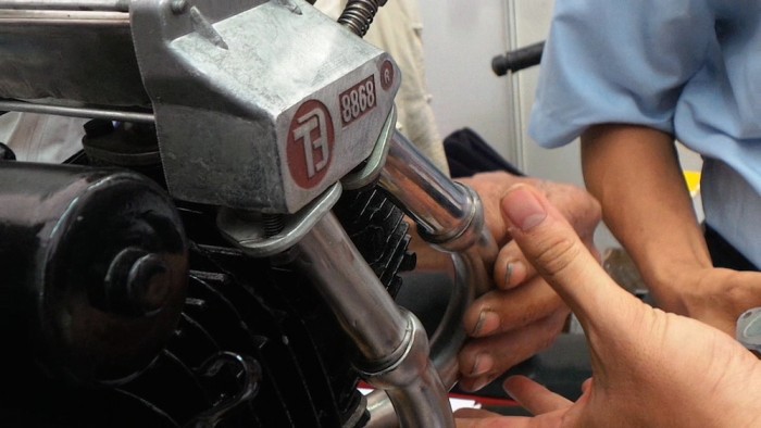 Kinh ngạc thiết bị giúp xe máy chạy 100km hết 1 lít xăng của người Việt