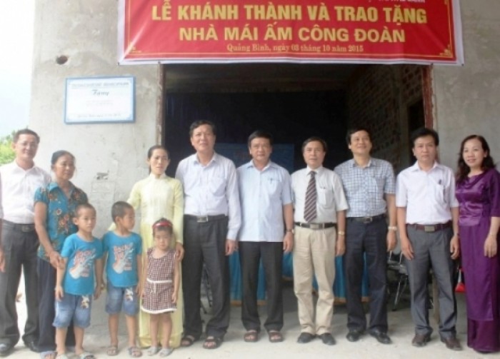 Bộ GDĐT trao tặng nhà “Mái ấm công đoàn” cho giáo viên khó khăn