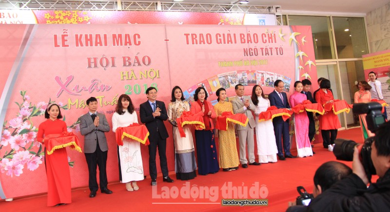 khai mac hoi bao xuan mau tuat ha noi 2018