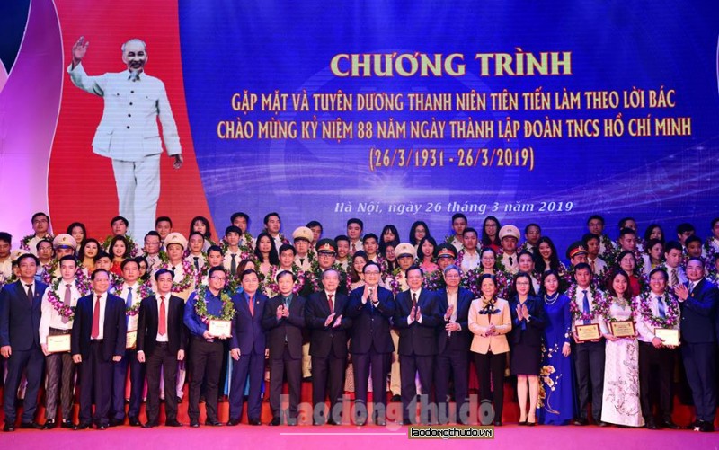 lan toa ban linh va tri tue thanh nien ha noi trong cong dong