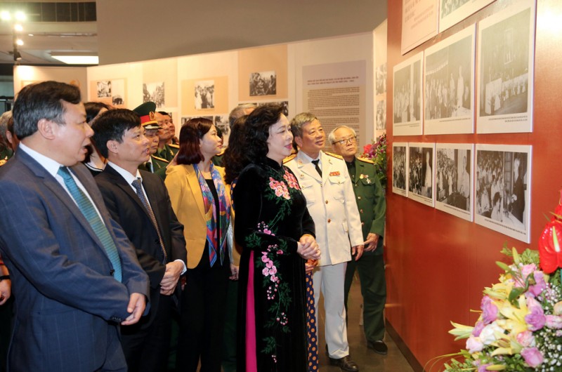 khai mac trien lam ha noi niem tin va khat vong vuon cao