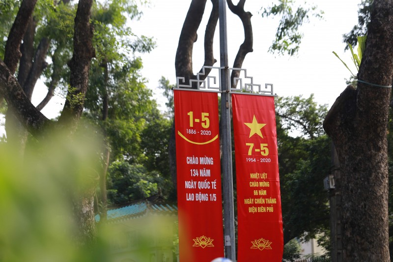 pho phuong ha noi ruc ro co hoa sang ngay 304