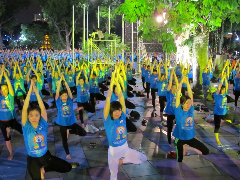 dong dao nguoi dan thu do tham du ngay quoc te yoga lan 3