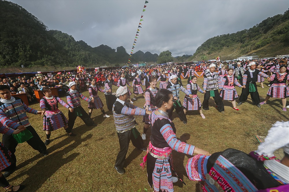 Về Hoà Bình xem lễ hội Gầu Tào của dân tộc Mông