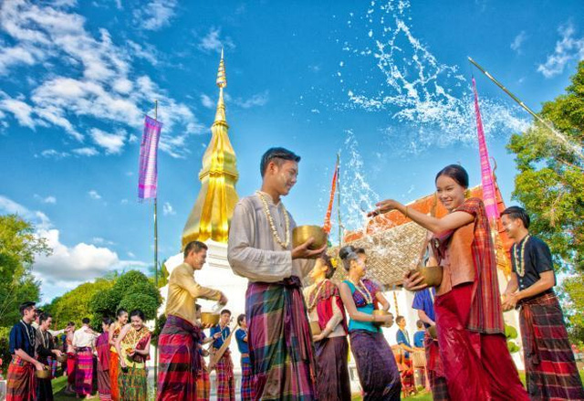 Những lễ hội ấn tượng ở xứ sở chùa Vàng