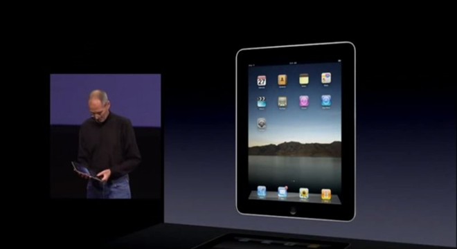 Ngày 3/4/2010, chiếc iPad thế hệ đầu tiên được Apple bán ra đầu tiên tại Mỹ.
