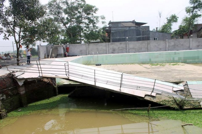 Nỗi lo từ những bể bơi không phép