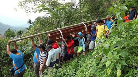 Động đất Malaysia: Hướng dẫn viên lấy thân mình che du khách