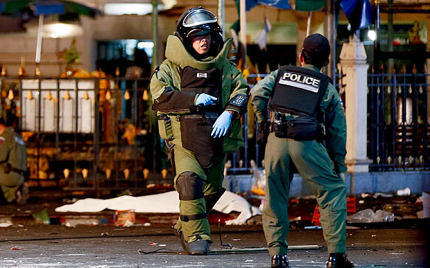 Ảnh: Bangkok ngổn ngang sau vụ nổ bom kinh hoàng - 10