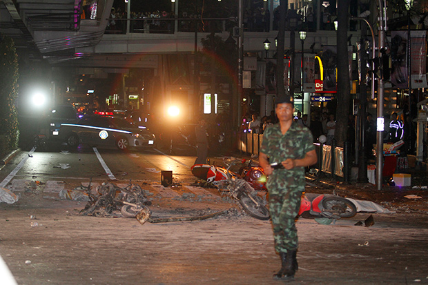 Ảnh: Bangkok ngổn ngang sau vụ nổ bom kinh hoàng - 8